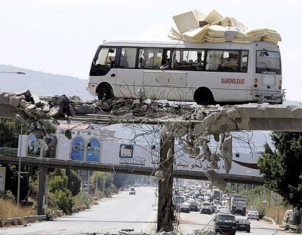 Funny bus pictures - crumbling bridge