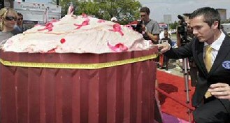 Giant cup cake