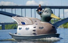 Happy duck boat