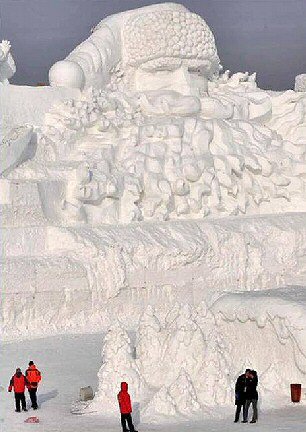 World's Largest Santa Snow Sculpture