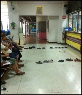 Shoes queuing - Boots made for walking?