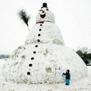 Giant Snowman Picture