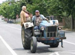 Three wheel tractor