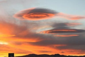 Amazing sky in Nevada - Flying saucers