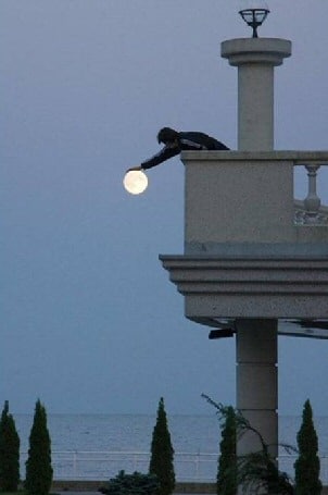 Moon Hand
